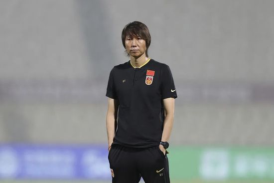 双乳根部被绑起来抽打调教